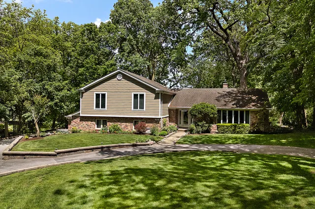 $695,000 | 581 Aberdeen Road, Frankfort, IL 60423