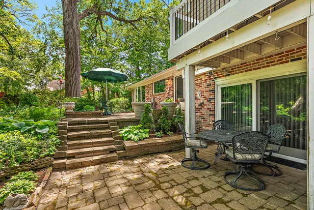 a view of a house with a big yard