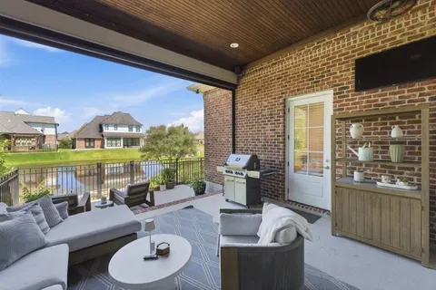 $865,000 | 5847 Lakeview Lane, Lake Charles, LA 70605