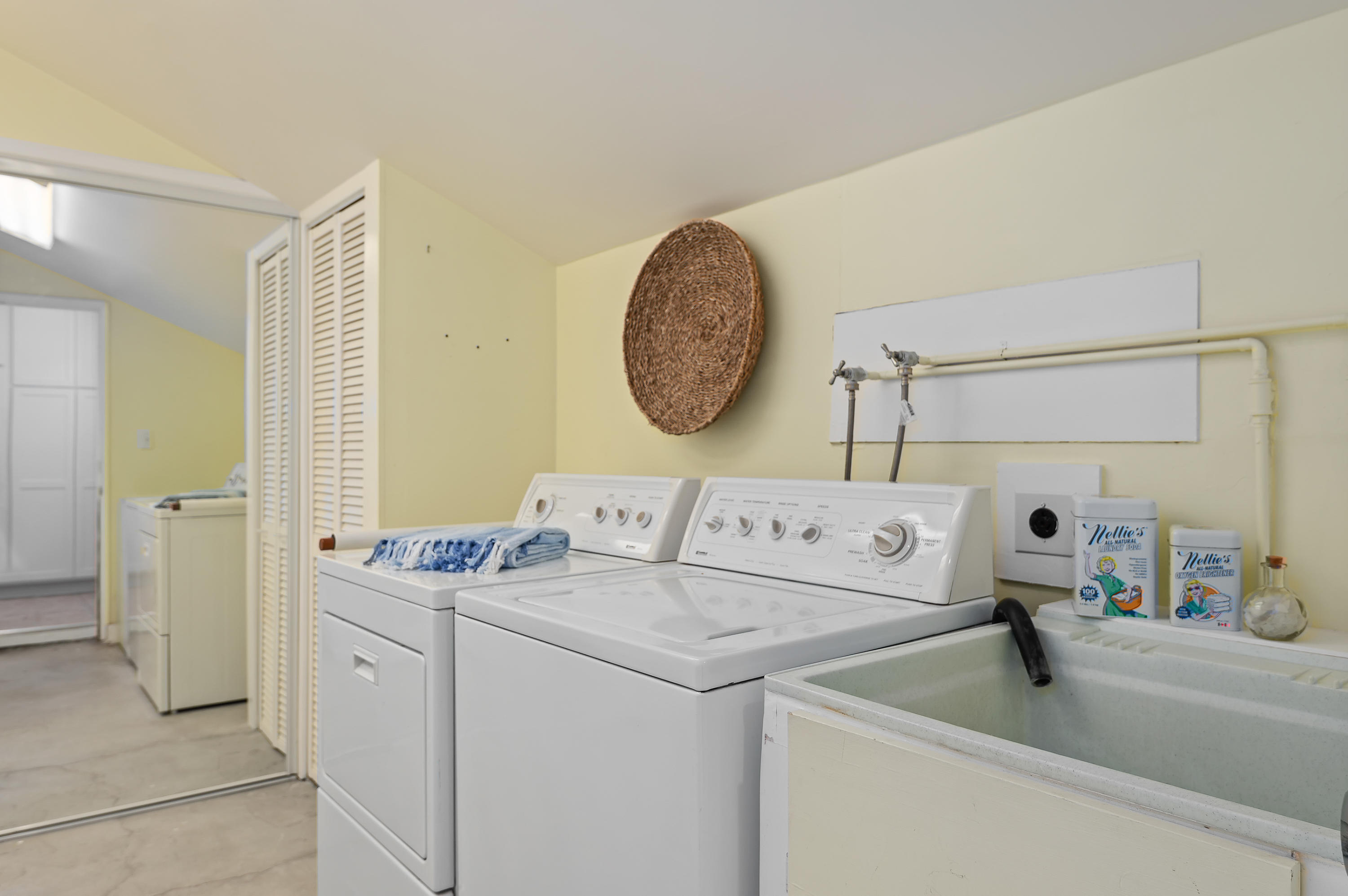 43 Colusa Drive Goleta, CA 93117 - Photo 13 of 14 17 - Laundry