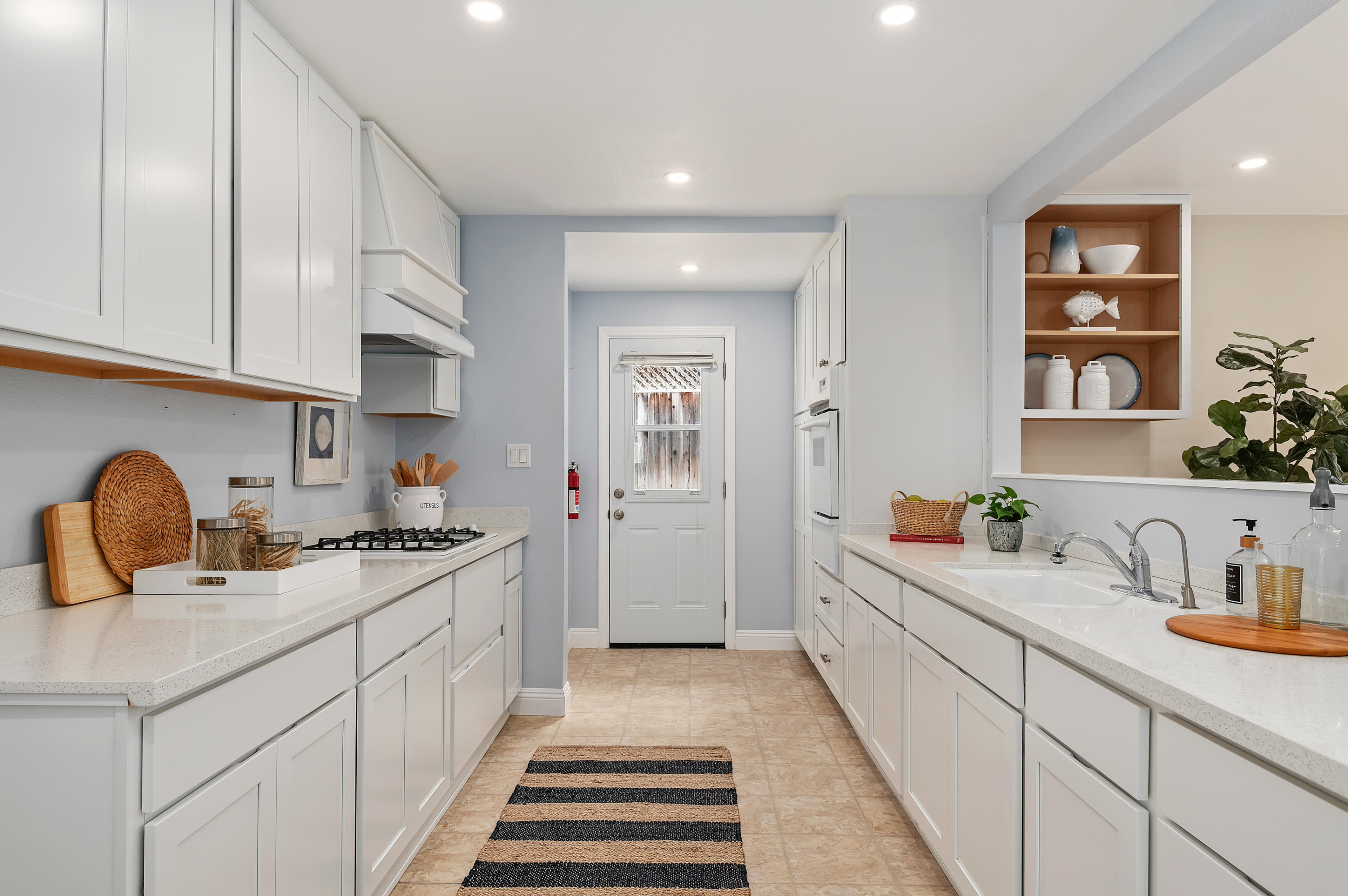 43 Colusa Drive Goleta, CA 93117 - Photo 6 of 14 09 - Kitchen