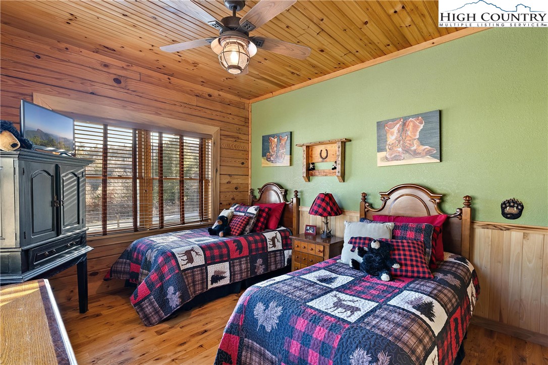 52 Hackett Gragg Road Newland, NC 28657 - Photo 31 of 41 a bedroom with three beds and a chandelier