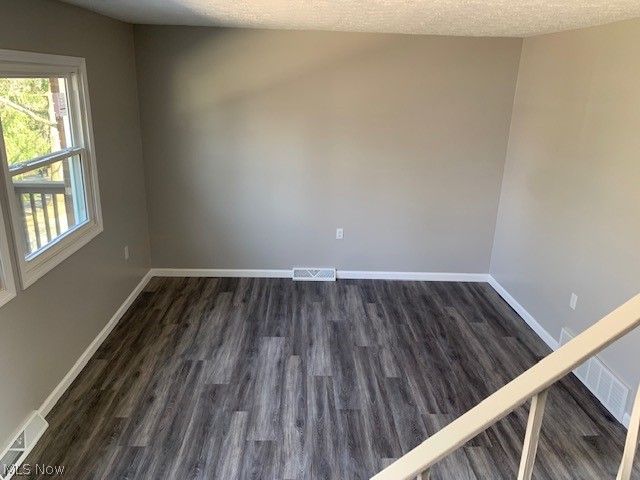 2500 Cleveland Road, Unit 301 Wooster, OH 44691 - Photo 5 of 12 Large living area.