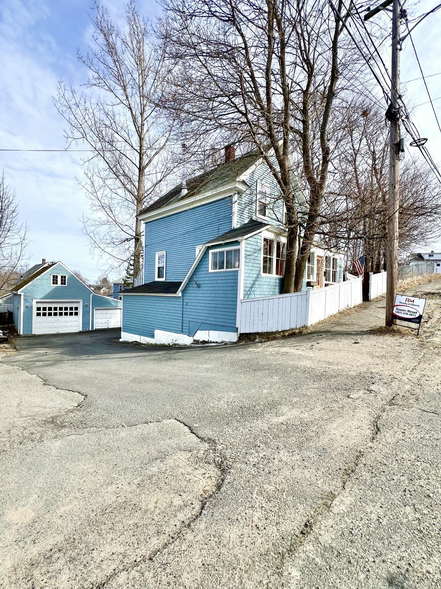 63 Aroostook Avenue Millinocket, ME 04462 - Photo 2 of 35 20250407_194808336_iOS