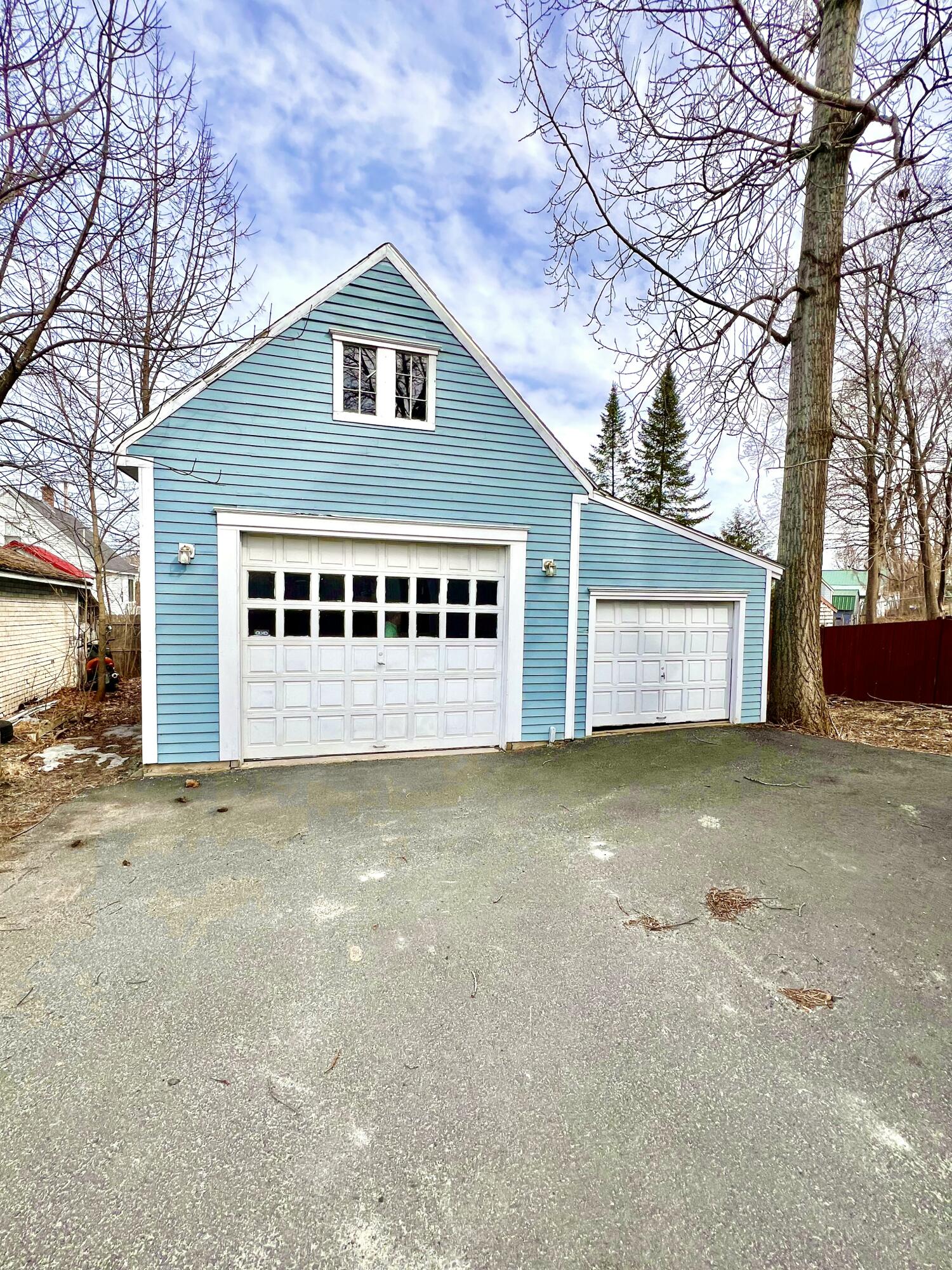 63 Aroostook Avenue Millinocket, ME 04462 - Photo 3 of 35 20250407_193547684_iOS