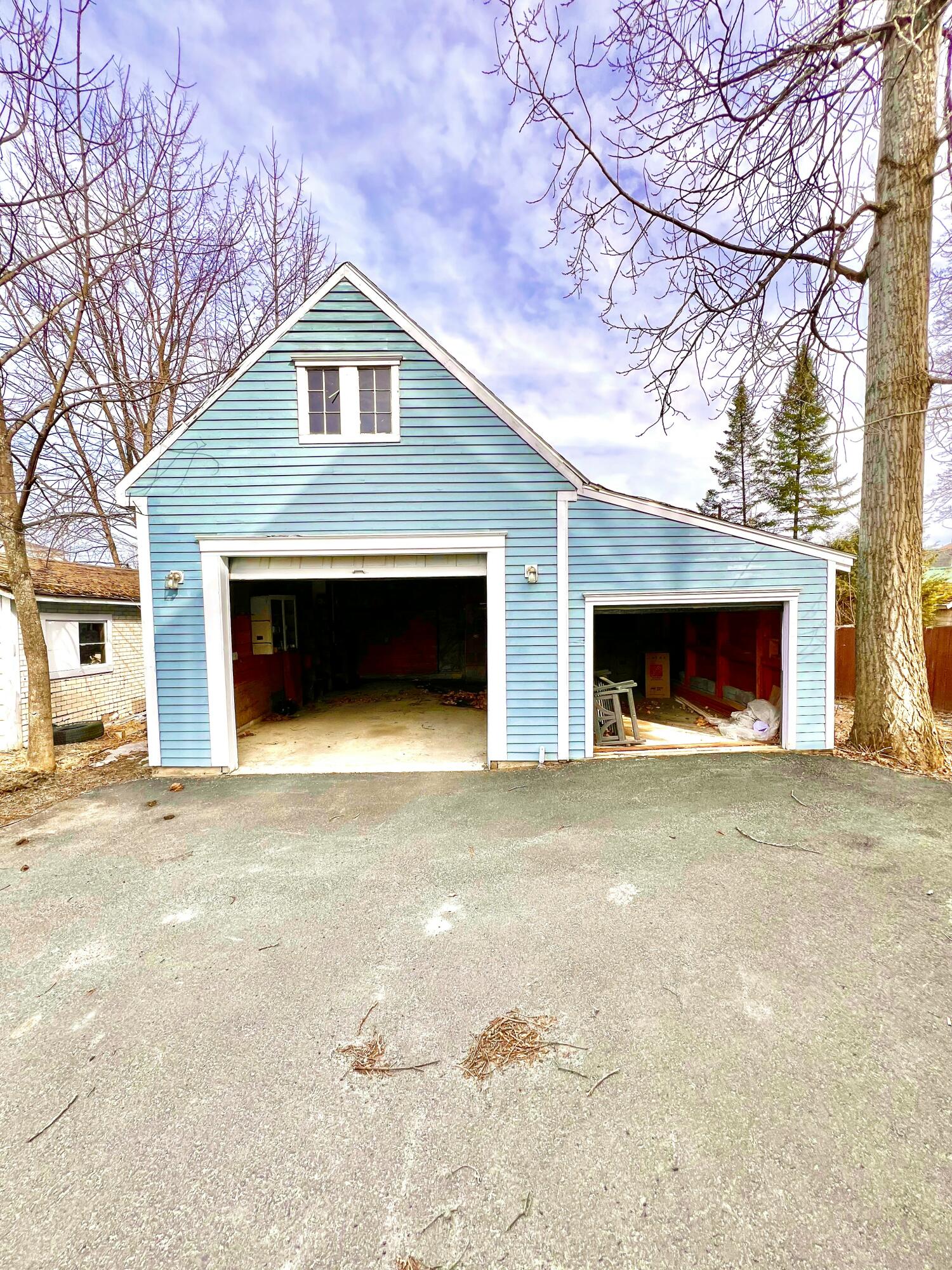 63 Aroostook Avenue Millinocket, ME 04462 - Photo 32 of 35 20250407_193728570_iOS