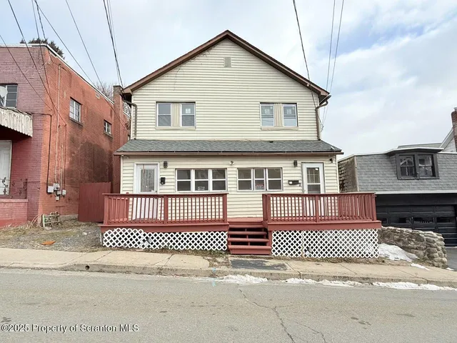 $1,350 | 210 Center Avenue, Plymouth, PA 18651