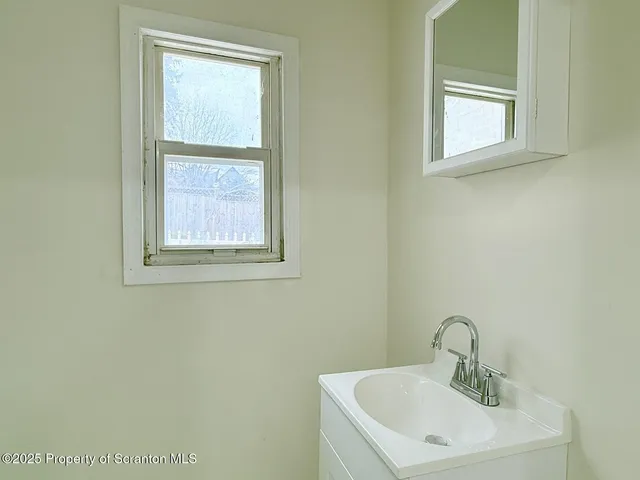 $1,350 | 210 Center Avenue, Plymouth, PA 18651