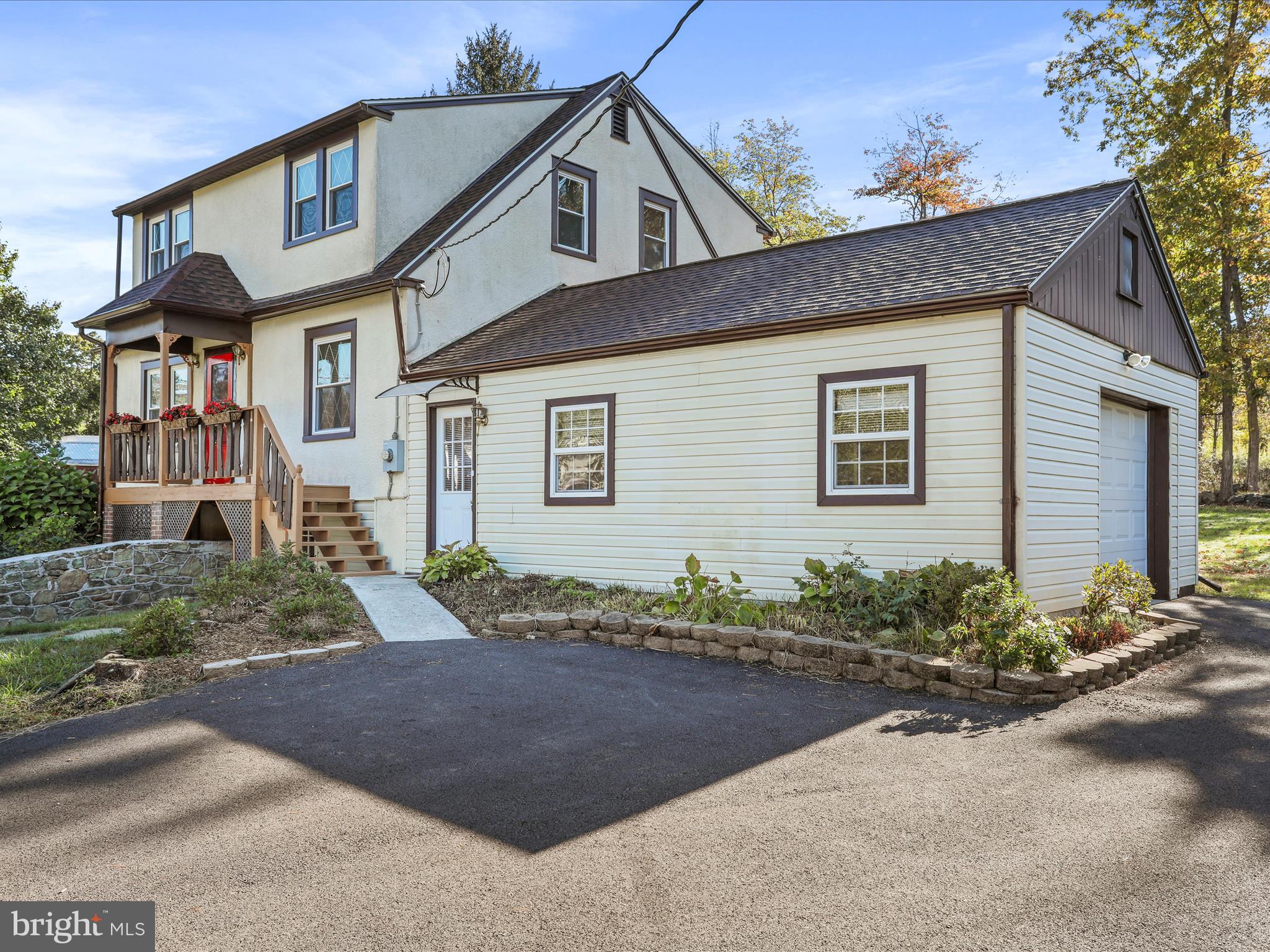 25411 Cascade Road Cascade, MD 21719 - Photo 4 of 53 a front view of a house