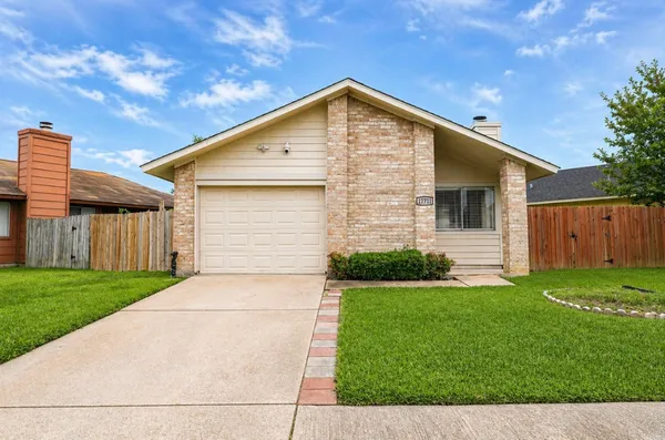 $1,750 | 17711 Glenhagen Court, Houston, TX 77084