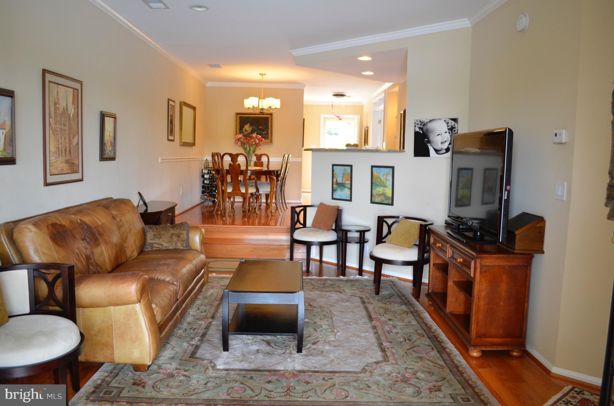 11162 Harbor Court Reston, VA 20191 - Photo 2 of 8 Family Room