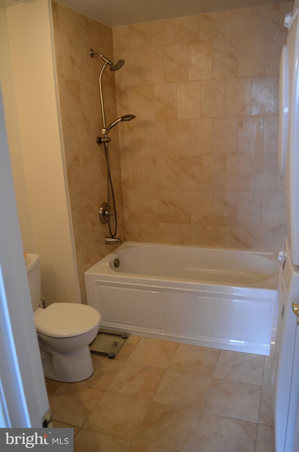 11162 Harbor Court Reston, VA 20191 - Photo 5 of 8 Bath (Master)