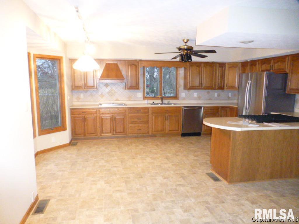 23 South Lake Road Lincoln, IL 62656 - Photo 11 of 22 Gallery Image 11