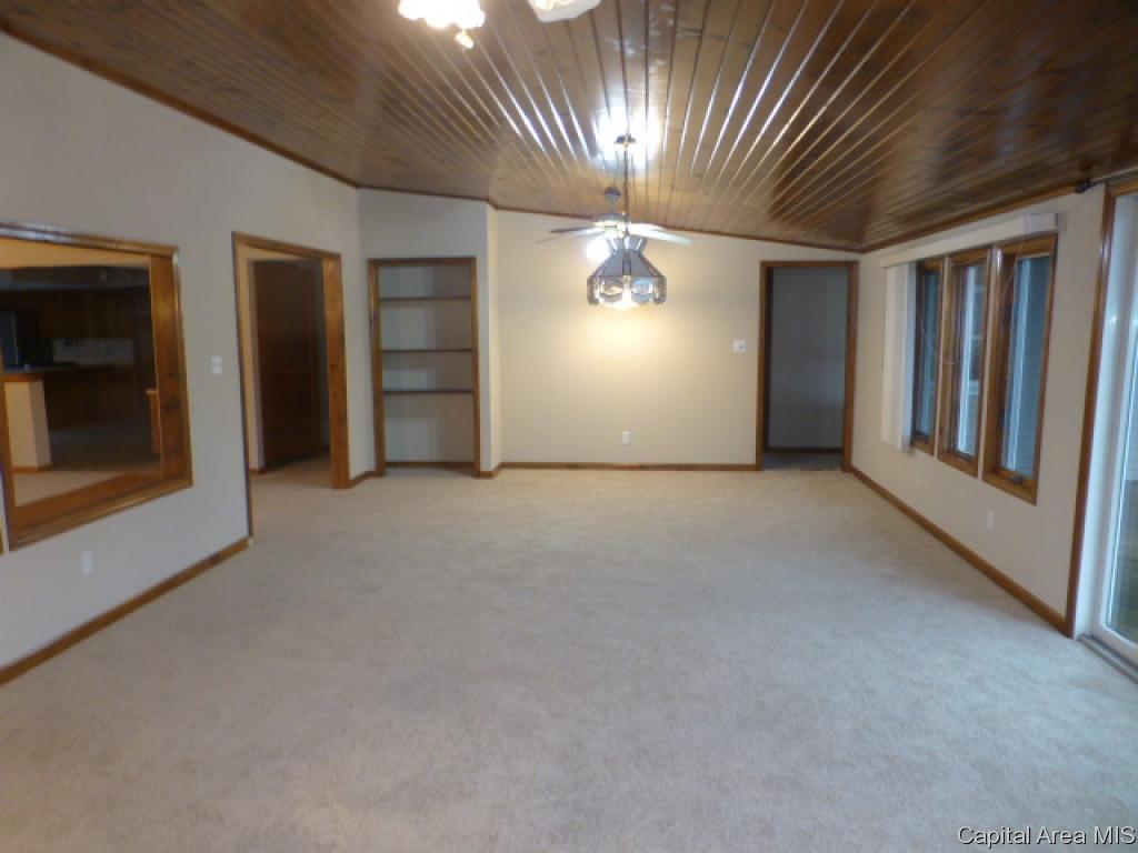 23 South Lake Road Lincoln, IL 62656 - Photo 8 of 22 Gallery Image 8