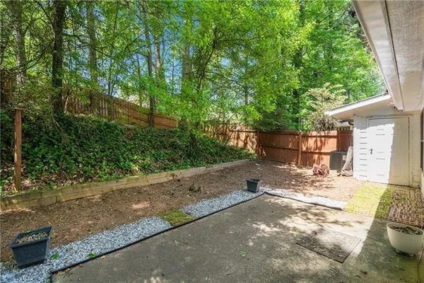$2,100 | 5000 Village Green Way, Alpharetta, GA 30009