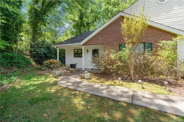 $2,100 | 5000 Village Green Way, Alpharetta, GA 30009
