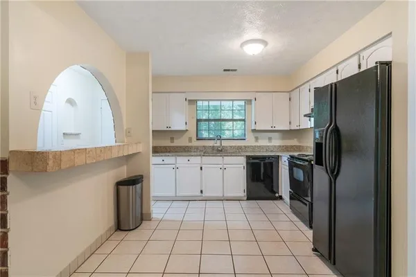 $2,100 | 5000 Village Green Way, Alpharetta, GA 30009