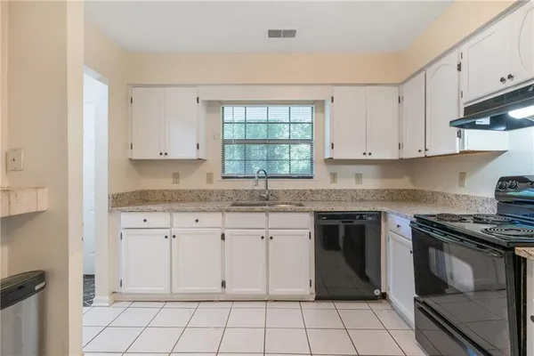 $2,100 | 5000 Village Green Way, Alpharetta, GA 30009