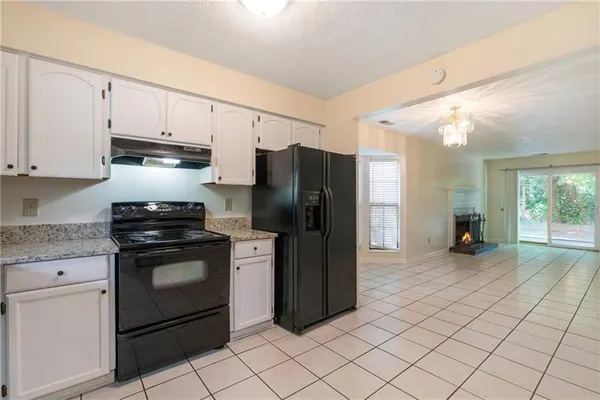 $2,100 | 5000 Village Green Way, Alpharetta, GA 30009