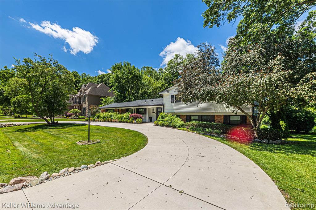 5722 Raven Road Bloomfield Hills, MI 48301 - Photo 2 of 34