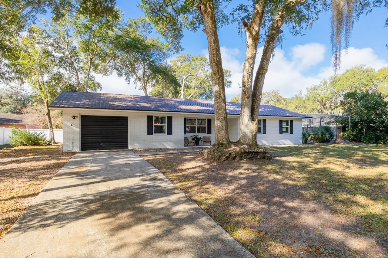 110 Queen Road St. Augustine, FL 32086 - Photo 3 of 37 a view of a house with a tree in front of it