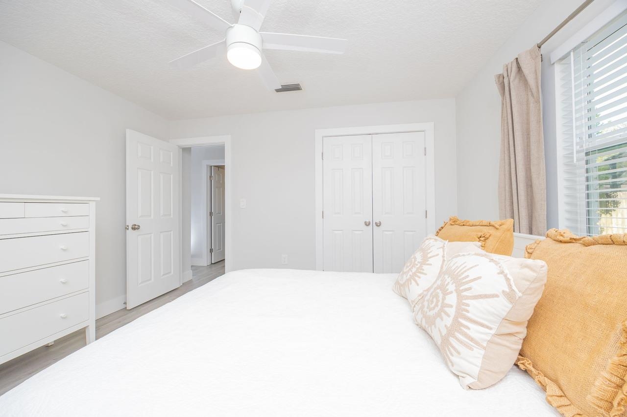 110 Queen Road St. Augustine, FL 32086 - Photo 32 of 37 a bedroom with a bed and a window