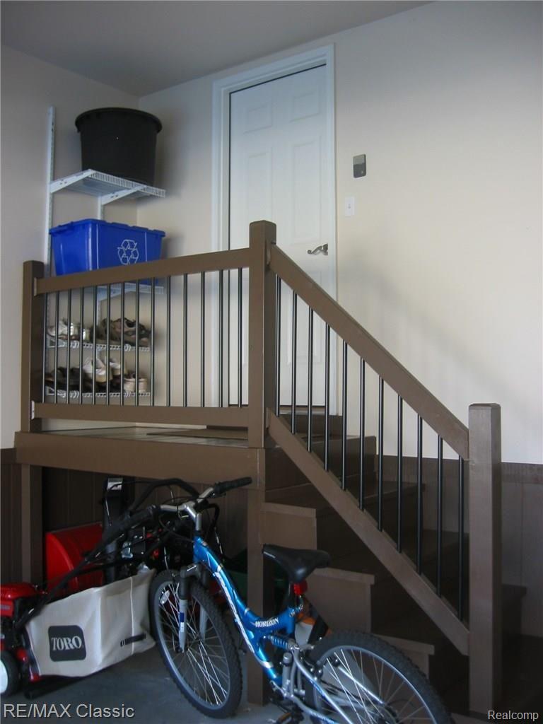27457 Cromwell Road Novi, MI 48374 - Photo 32 of 44 Garage.JPG