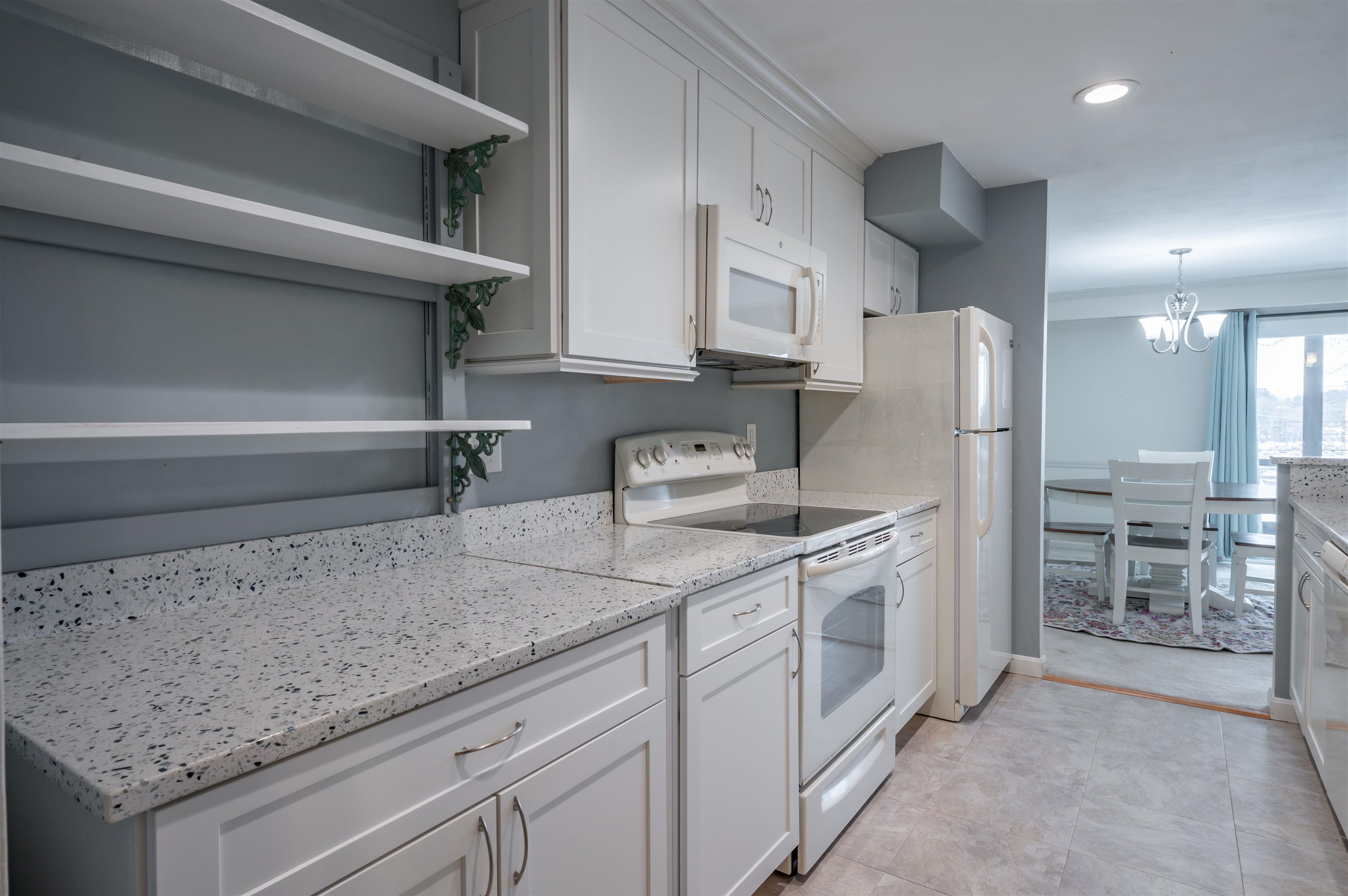 33 Spit Brook Road, Unit A2 Nashua, NH 03060 - Photo 4 of 17 Gallery Image 4