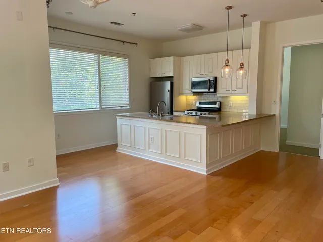 $2,650 | 200 Manufacturers Road, Unit 245, Chattanooga, TN 37405