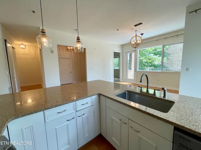 $2,650 | 200 Manufacturers Road, Unit 245, Chattanooga, TN 37405