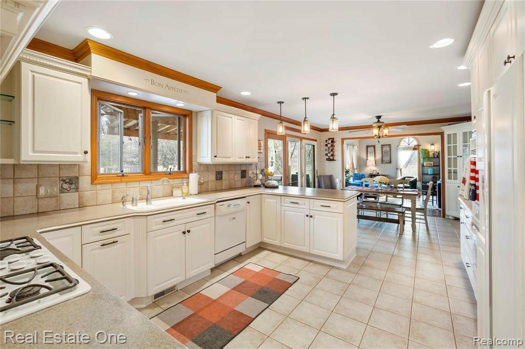 1459 North Rochester Road Rochester, MI 48307 - Photo 14 of 56