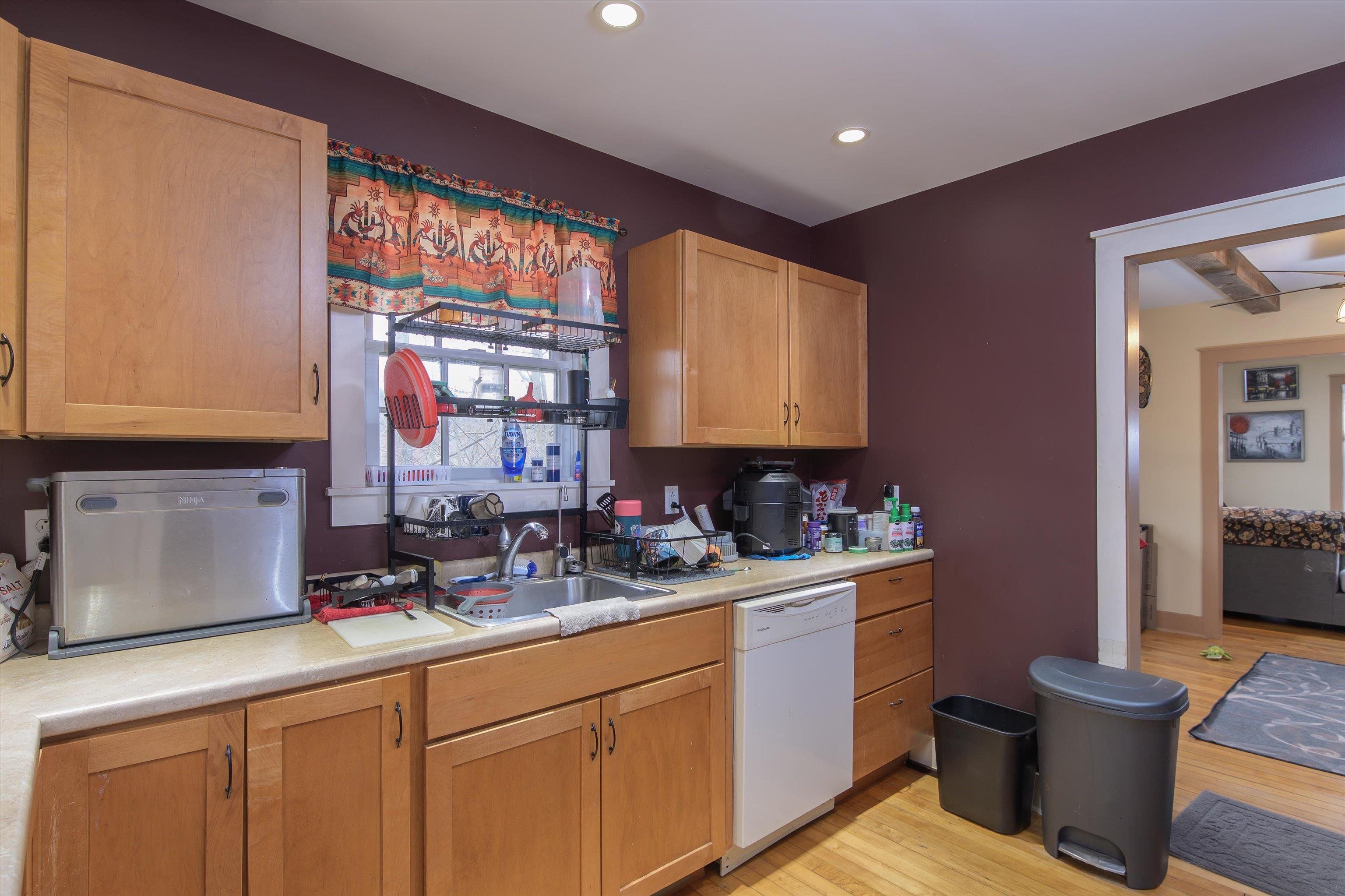 15 Grove Street Springfield, VT 05156 - Photo 3 of 34