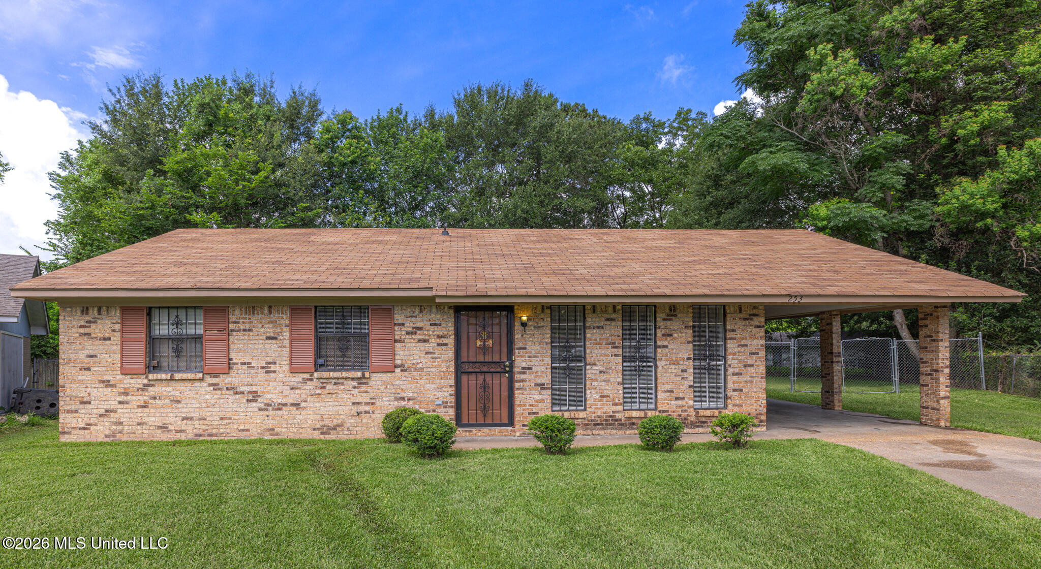 253 Rutherford B Hayes Circle Jackson, MS 39213 - Photo 3 of 25 1R4A7912