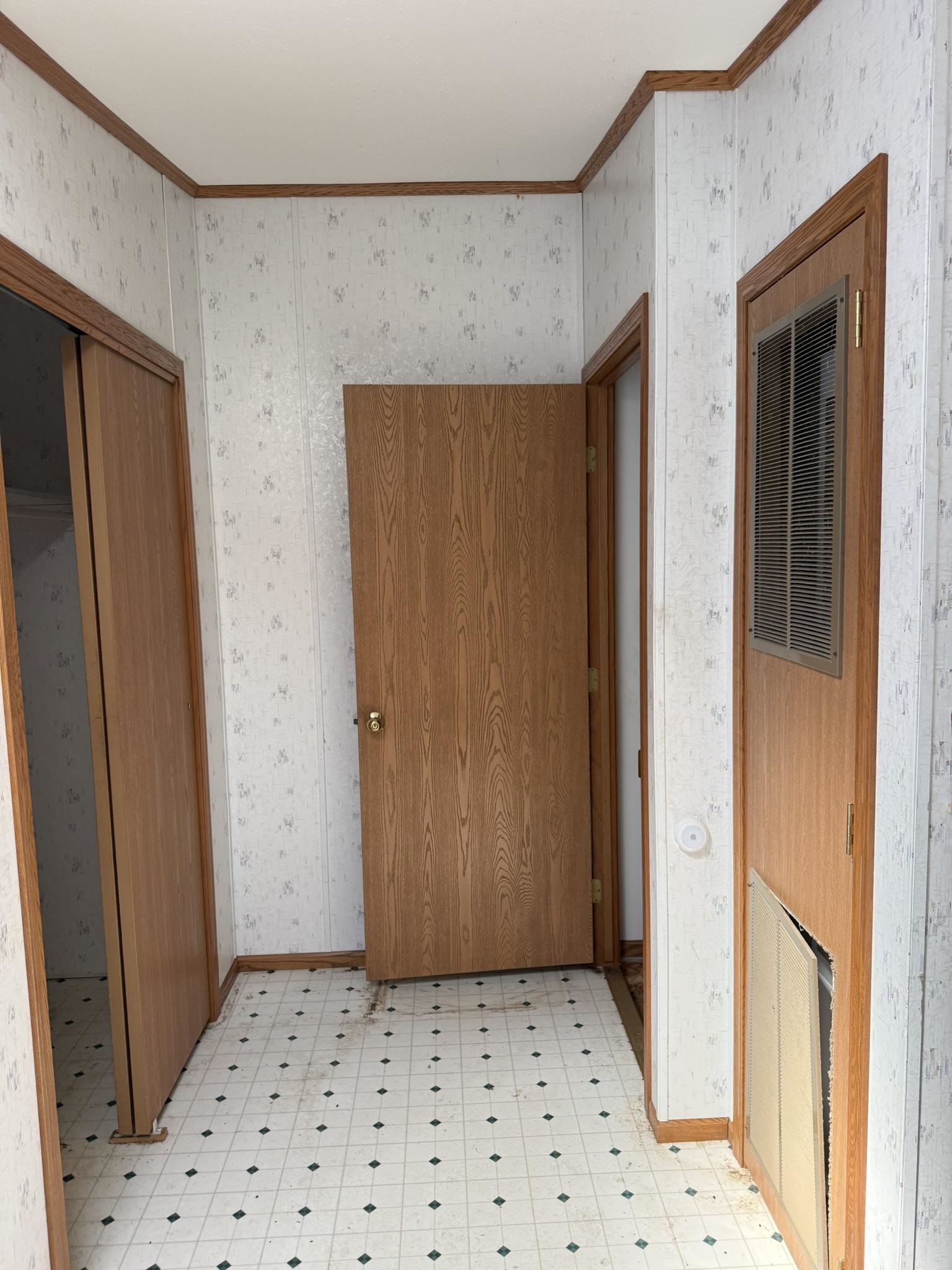 N6720 South 3rd Street Crivitz, WI 54114 - Photo 12 of 34