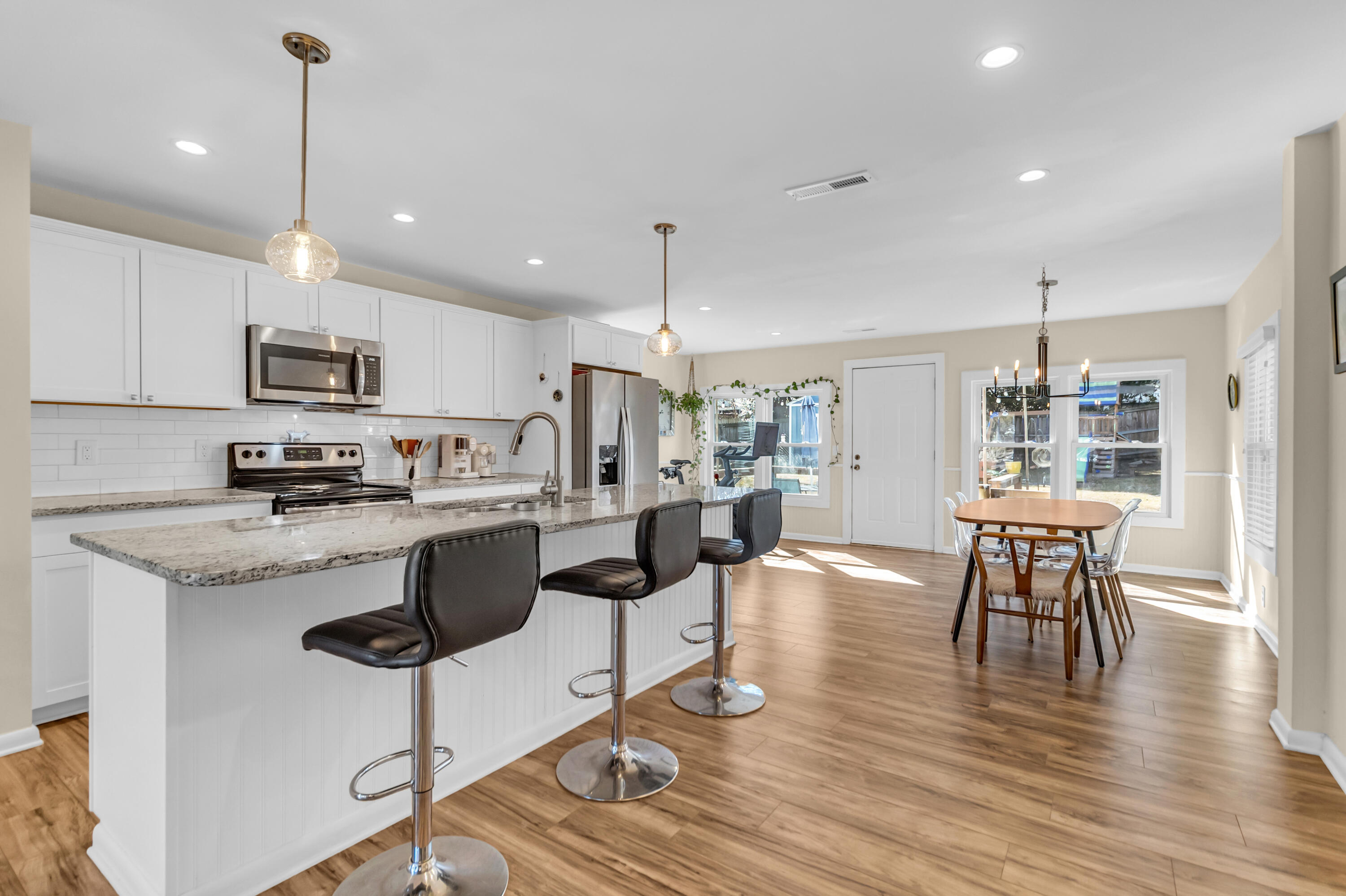 655 Wantoot Boulevard Charleston, SC 29407 - Photo 6 of 35 Kitchen Bar