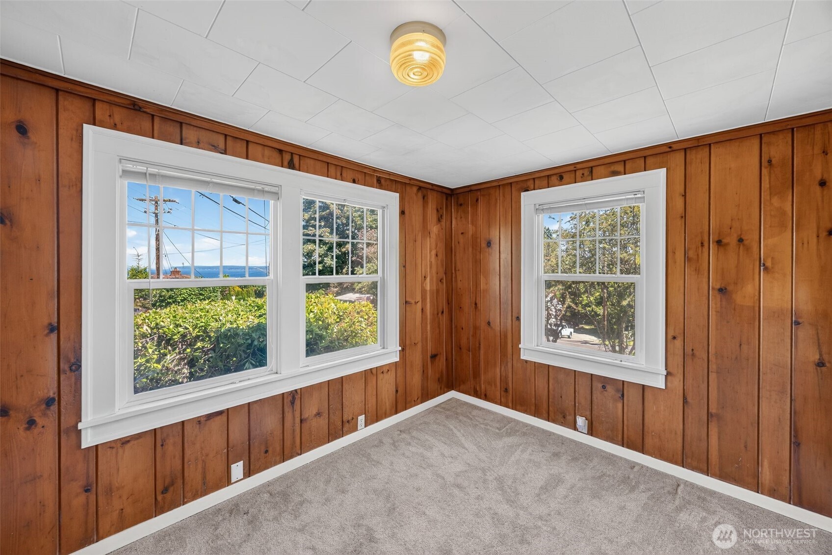 4417 Seahurst Avenue Everett, WA 98203 - Photo 11 of 30