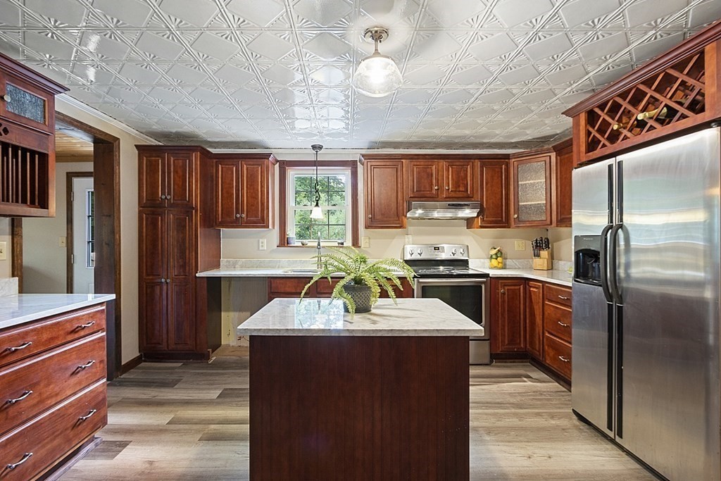 28 Holly Drive Gardner, MA 01440 - Photo 5 of 42