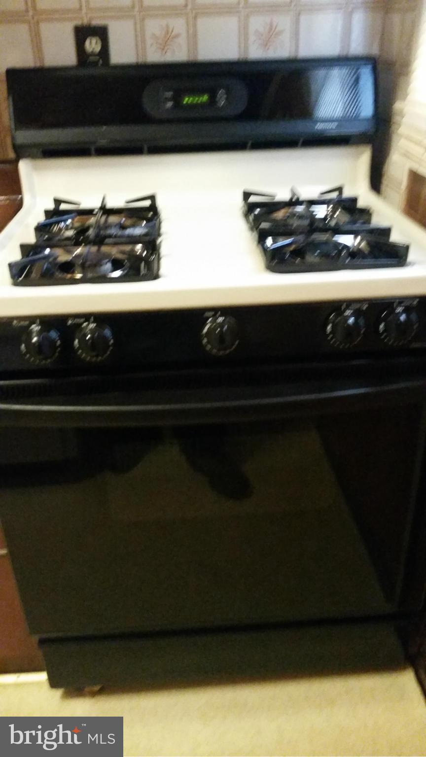 4636 Easy Place Southeast Washington, DC 20019 - Photo 13 of 29 a close view of stove top oven