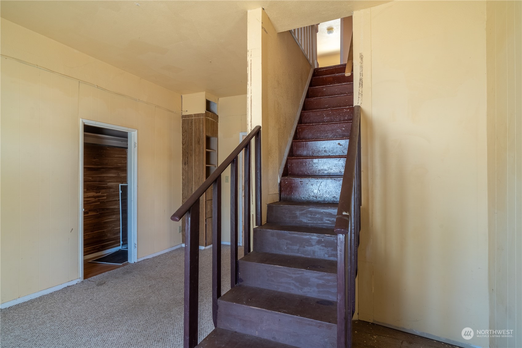 506 North I Street Lind, WA 99341 - Photo 18 of 40 a view of a hallway with stairs