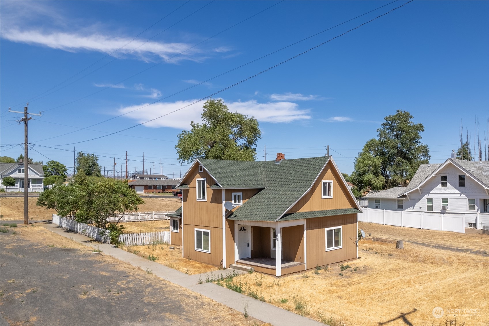 506 North I Street Lind, WA 99341 - Photo 2 of 40 a view of a house with a backyard and a garage