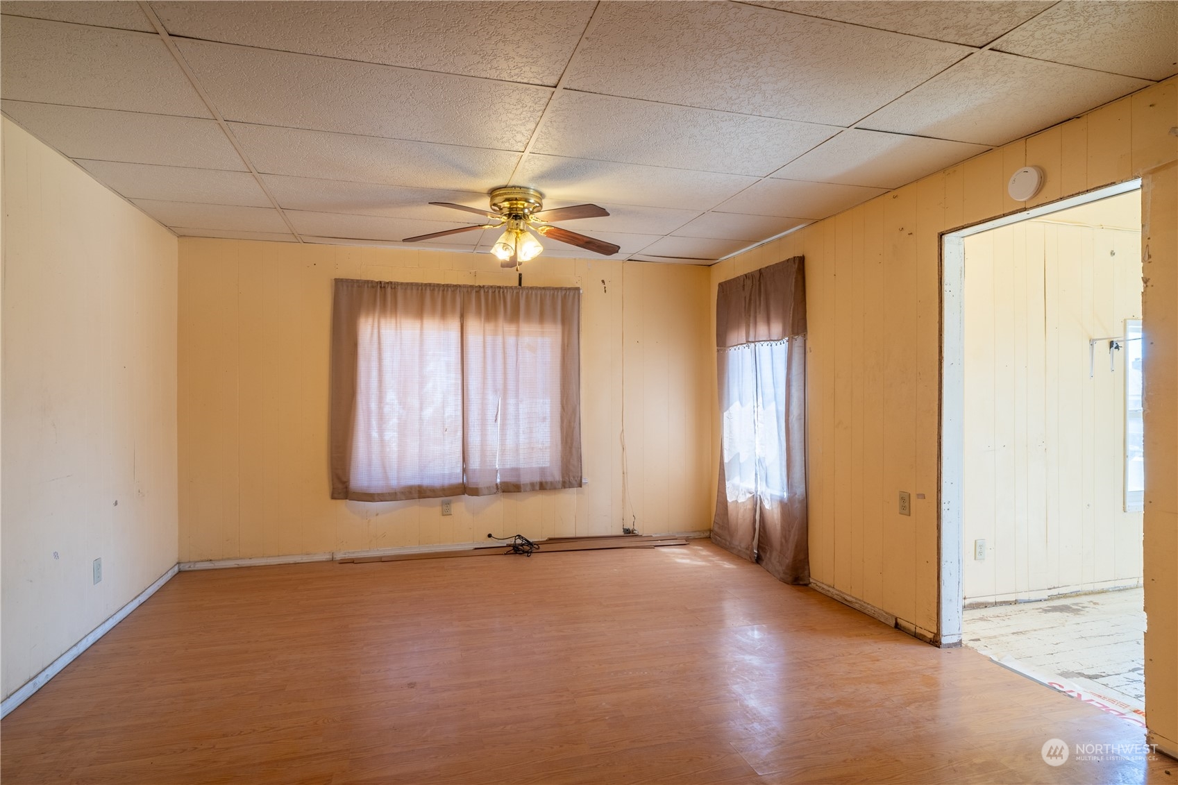 506 North I Street Lind, WA 99341 - Photo 21 of 40 an empty room with chandelier fan and windows