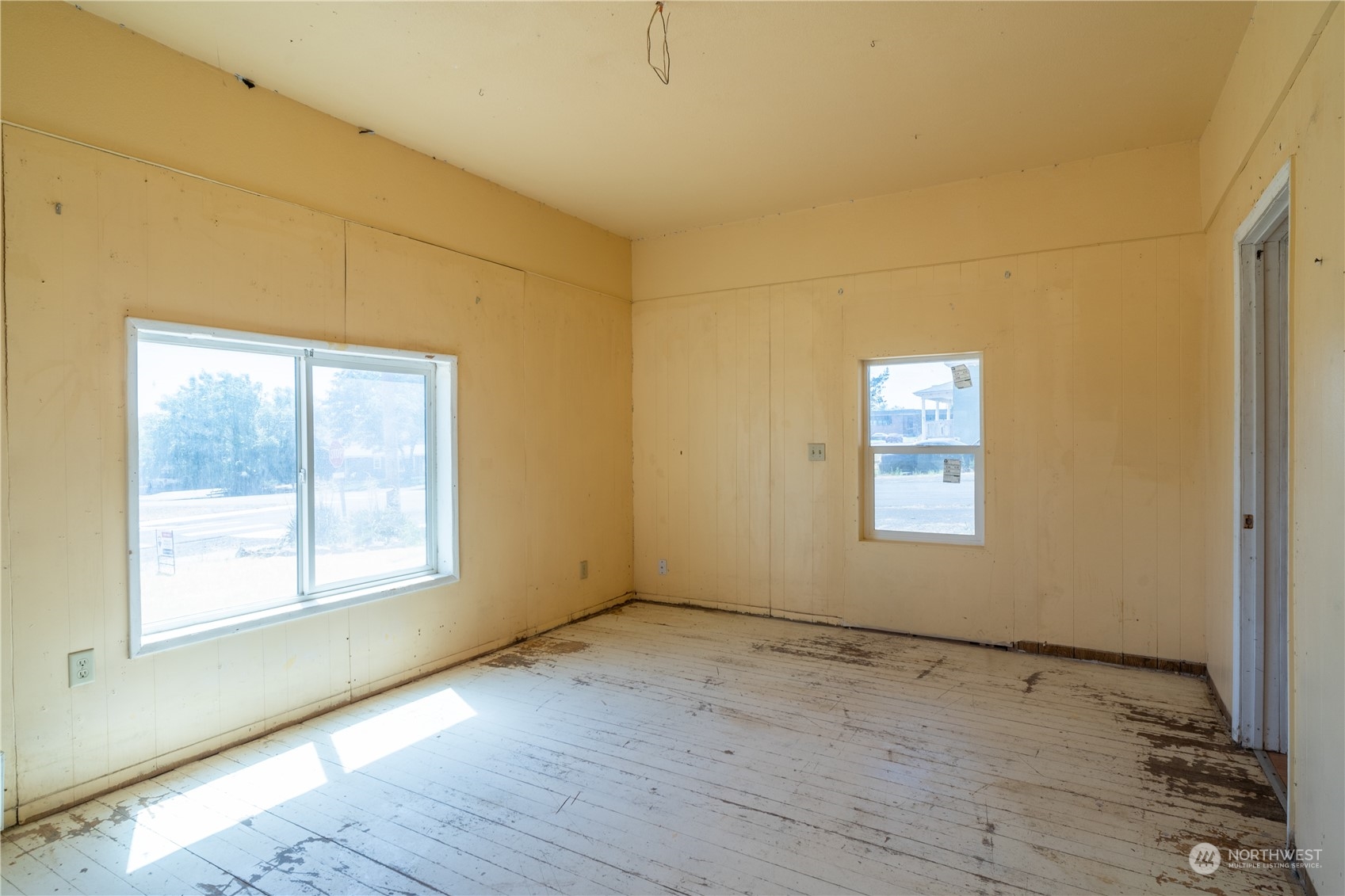 506 North I Street Lind, WA 99341 - Photo 26 of 40 an empty room with wooden floor and windows