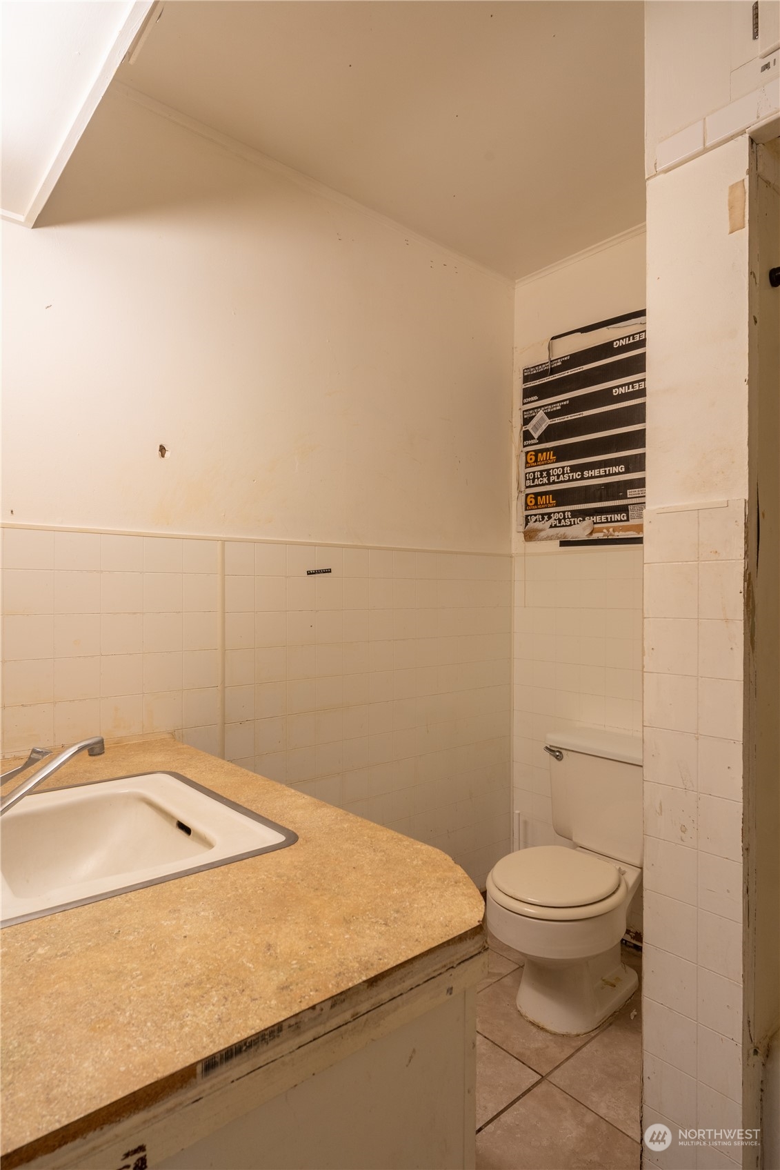 506 North I Street Lind, WA 99341 - Photo 31 of 40 a bathroom with a sink toilet and shower