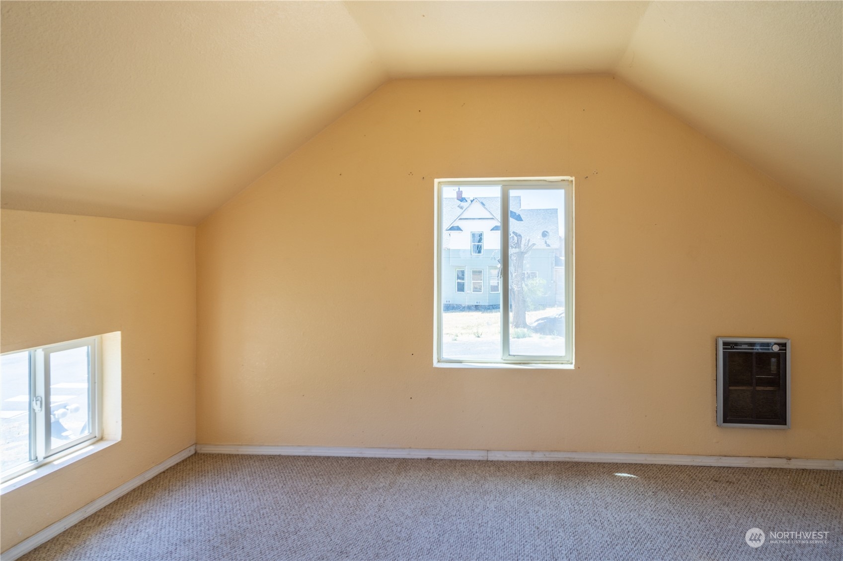 506 North I Street Lind, WA 99341 - Photo 38 of 40 an empty room with windows