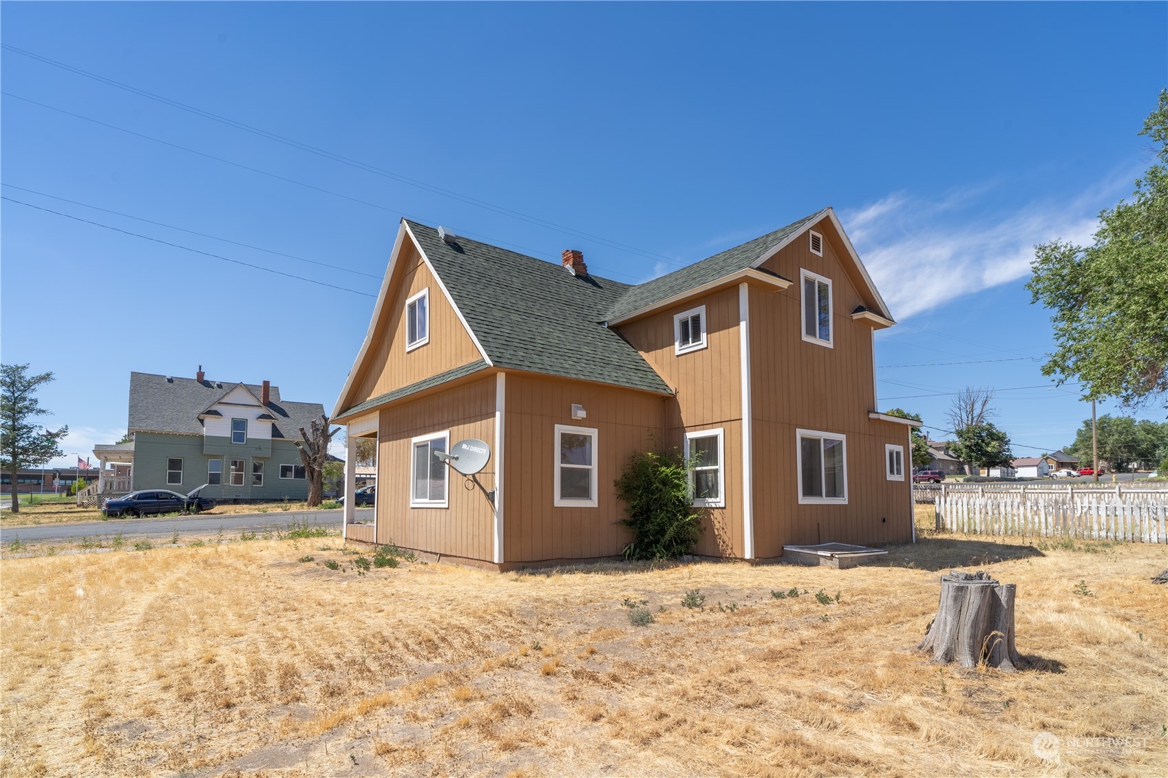 506 North I Street Lind, WA 99341 - Photo 6 of 40 a front view of a house with a yard