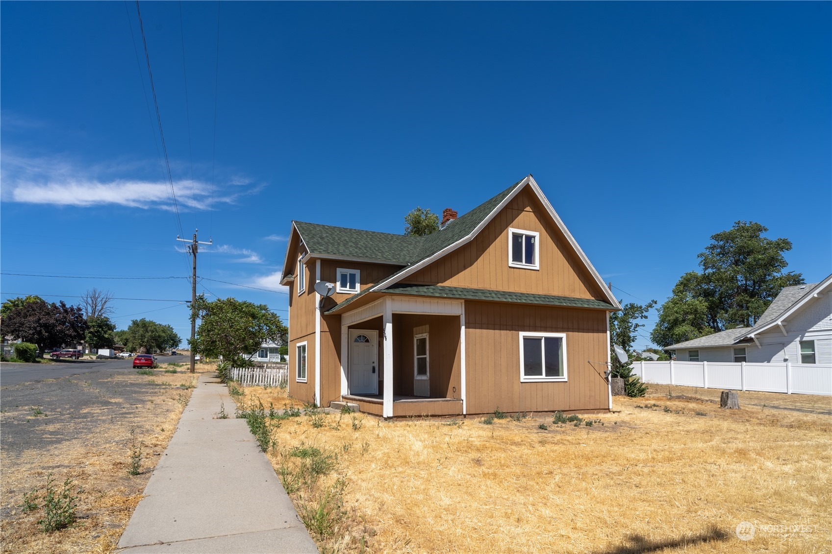 506 North I Street Lind, WA 99341 - Photo 8 of 40 a front view of a house with a yard