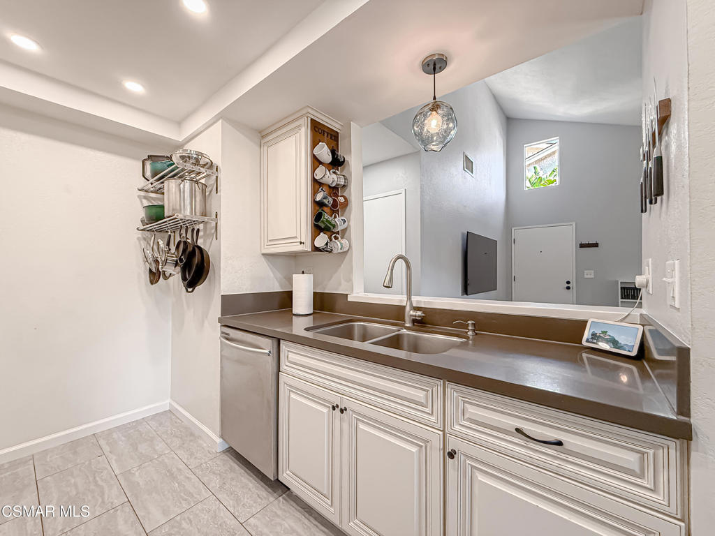 2041 Covington Avenue Simi Valley, CA 93065 - Photo 13 of 39