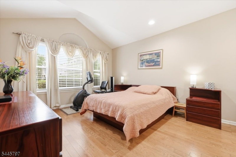 246 Long Meadow Road Bedminster, NJ 07921 - Photo 17 of 36