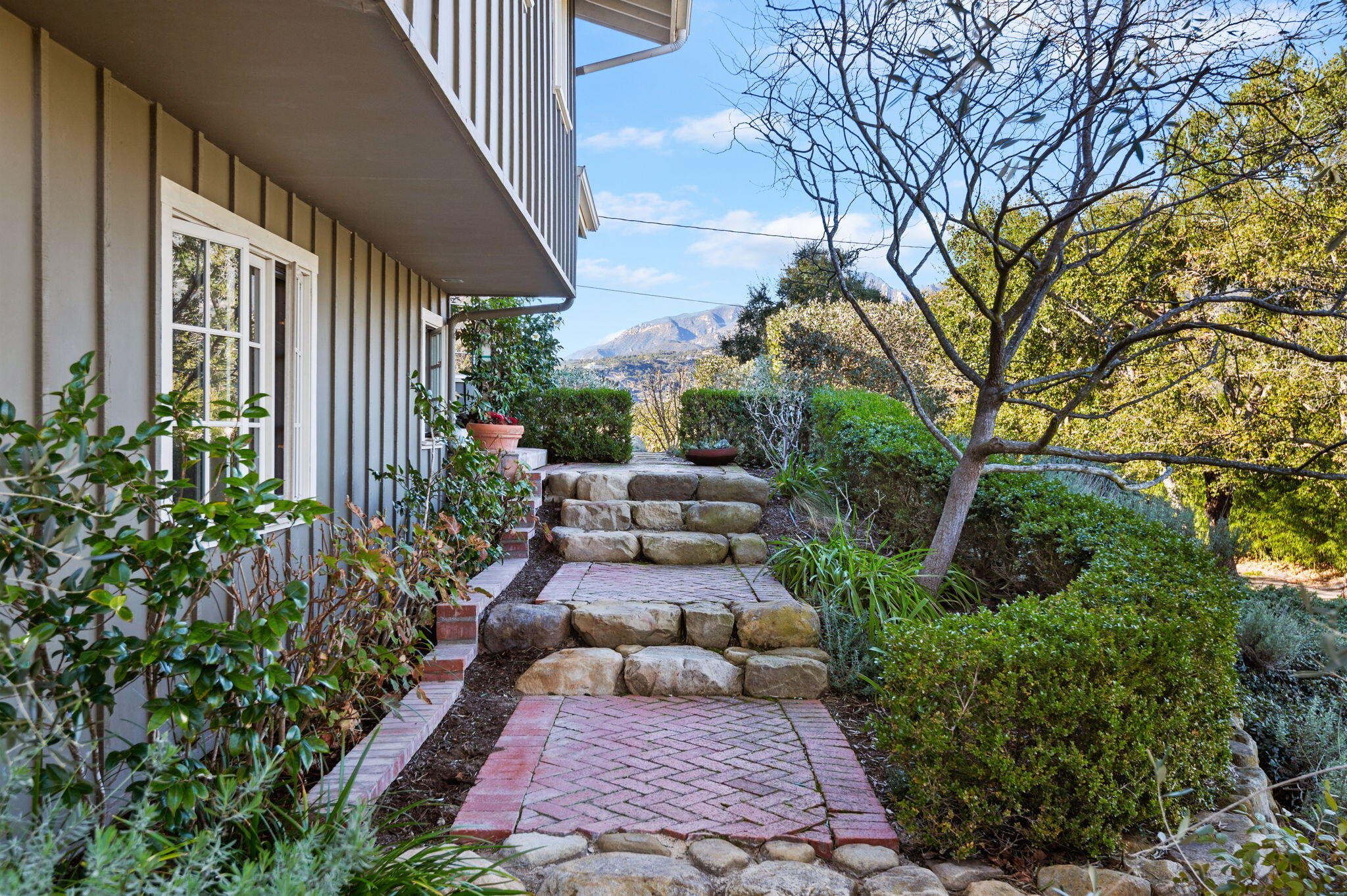 77 Crestview Lane Montecito, CA 93108 - Photo 3 of 44 2-web-or-mls-02 - Walkway