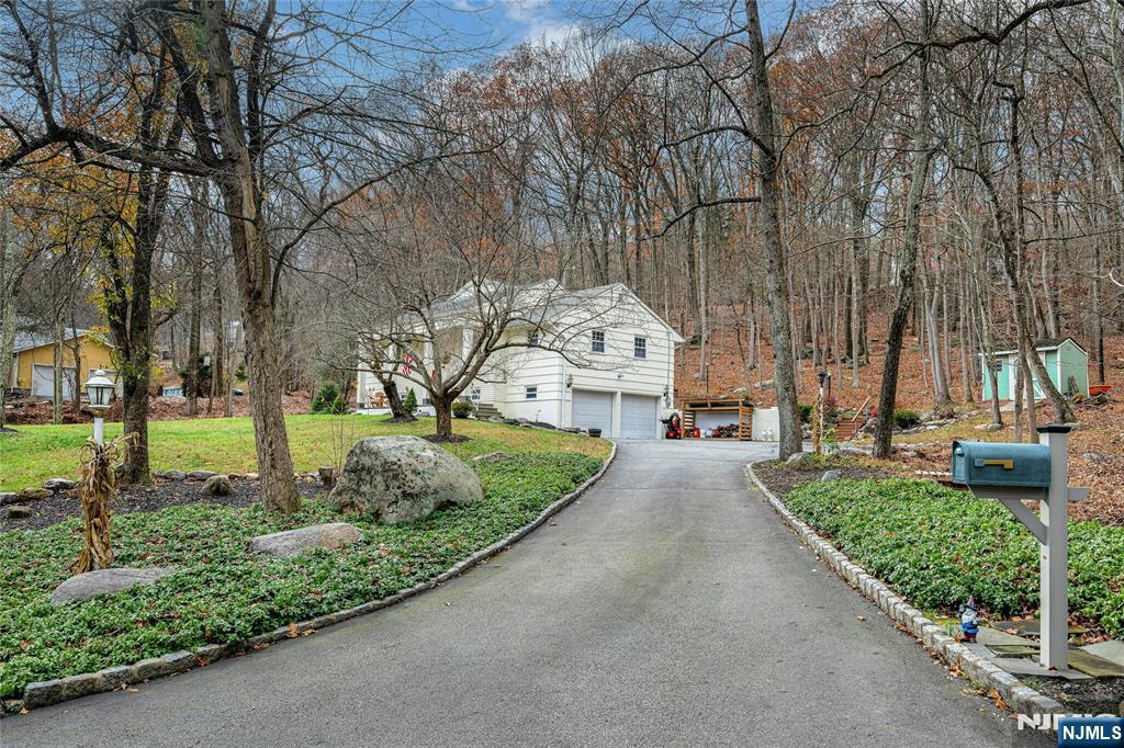 7 Kentbrook Terrace Butler, NJ 07405 - Photo 4 of 28